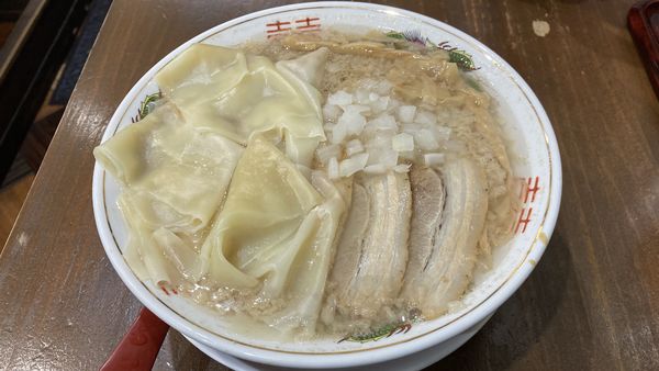 「背脂中華そば＋ワンタン」@新潟発祥 なおじ 御茶ノ水店の写真