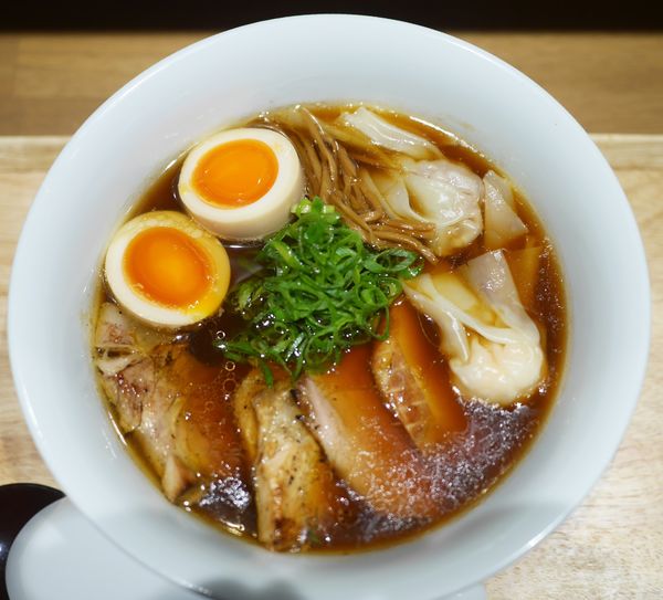 「特製醤油らぁ麺」@らぁ麺や 嶋の写真