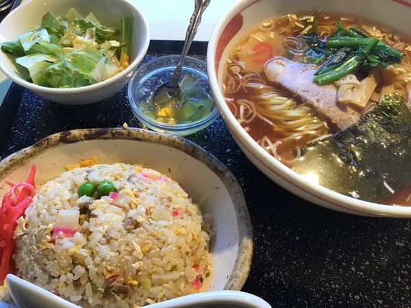 「ランチAセットラーメン+ミニチャーハン880円」@正楽園の写真