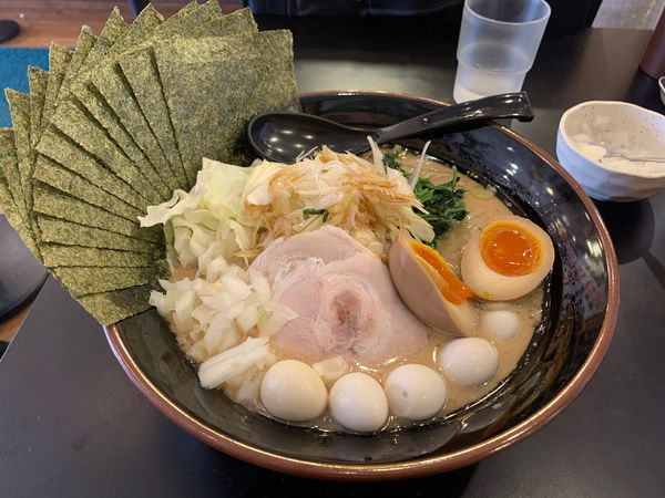 「特製ラーメン特盛」@横浜家系ラーメン ガッツの写真