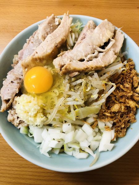 「油そば　チャーシュートッピング　1150円」@麺屋 べべの写真