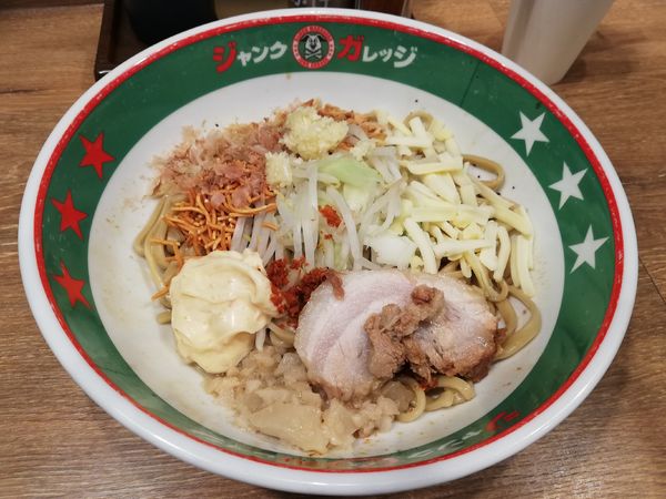 「まぜそば」@ジャンクガレッジ 大宮駅前店の写真