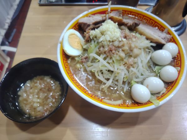 「ラーメン(豚2枚半玉子)うずらニンニク少しアブラ」@えどもんどの写真