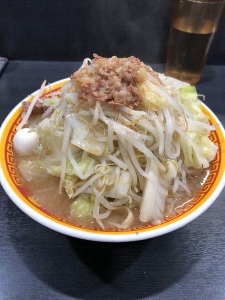 「ラーメン（豚１枚）野菜増しニンニク抜きアブラ増し」@えどもんどの写真