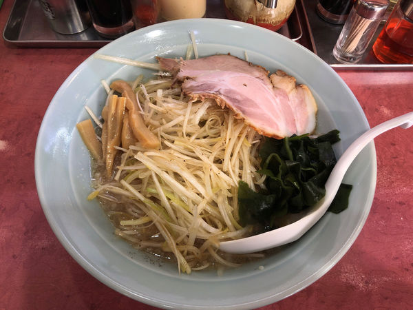 「ネギラーメン　ネギ増し　硬め油少な目」@ニューラーメンショップ 大宮東口店の写真
