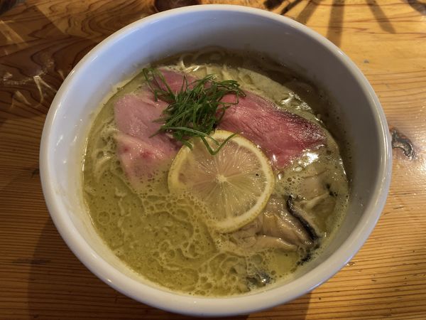 「牡蠣の白湯そば＋牡蠣のコンフィ」@麺処 図鑑の写真