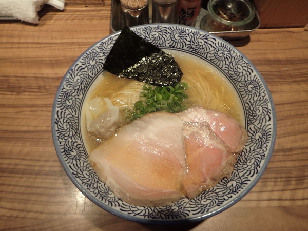 「地鶏と貝の塩ら〜めん(1100円)」@ラーメン燈郎の写真