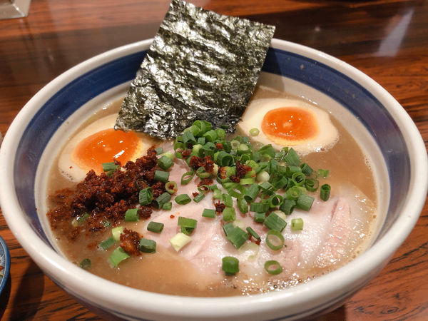 「濃厚和風味玉中華そば　エビ辛し」@浜屋 五反田店の写真