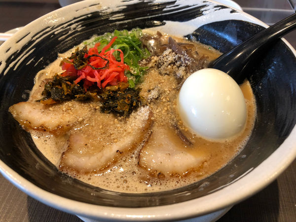 「白豚骨ラーメン」@本格豚骨ラーメン 恵壱の写真