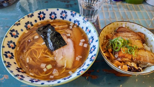 「中華そば+チャーシューライス」@カミカゼの写真