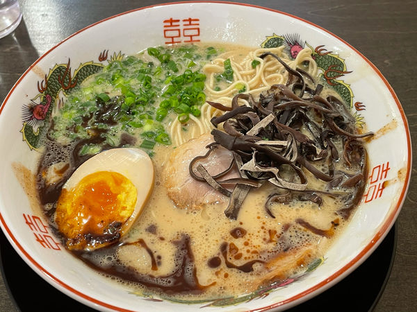 「黒だるま800円」@博多長浜ラーメン だるま一家 研究学園店の写真