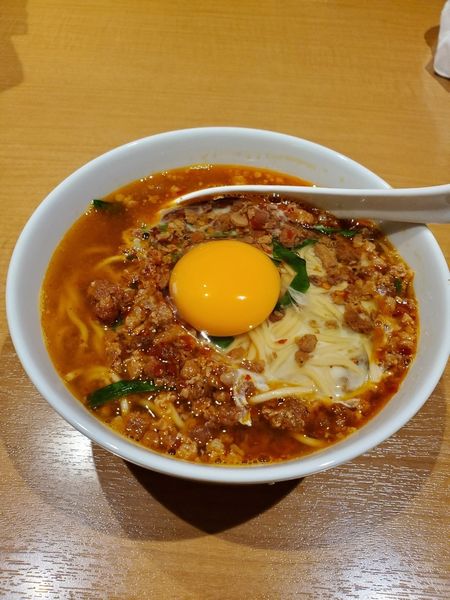「台湾ラーメン(生玉子入り)」@味仙 JR名古屋駅店の写真