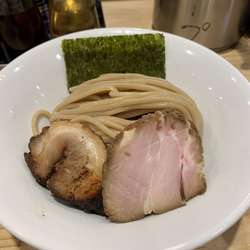 つけ麺　開店直後の大盛り無料　チャーシュー丼