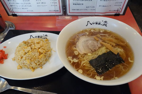 「ラーメン・ミニチャーハンセット」@中華屋 八清の写真