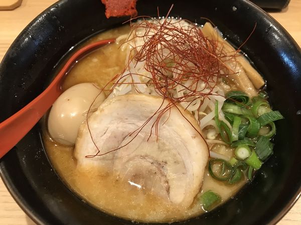 「冬季限定　濃厚味噌ラーメン」@焼きあご塩らー麺 たかはし 恵比寿店の写真