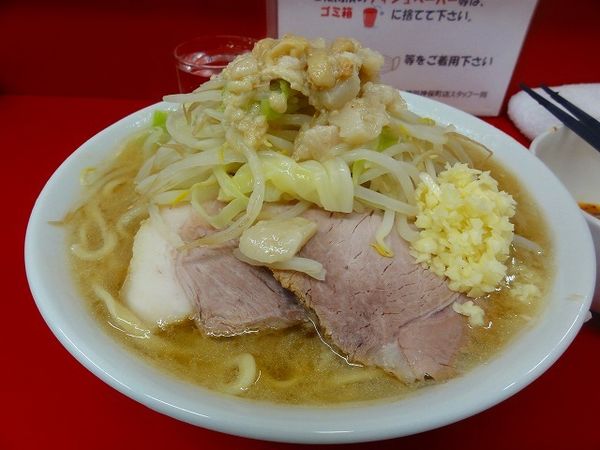 「ラーメン750円硬め少な目野菜少な目ニンニク脂　生卵50円」@ラーメン二郎 神田神保町店の写真