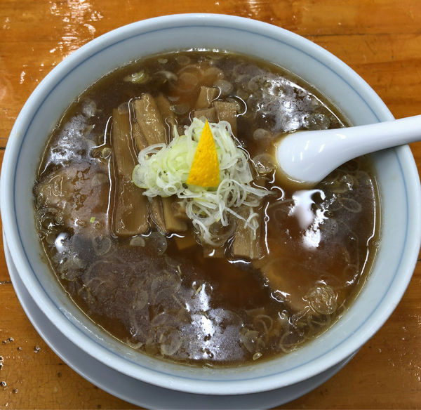 「中華麺（ハーフ、チャーシュー） 薬味多めアブラ多め　870円」@中華そば専門店 勝やの写真