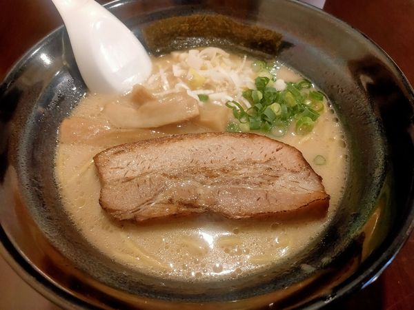 「ラーメン(塩)  大盛 790+100円」@らーめんなが田の写真