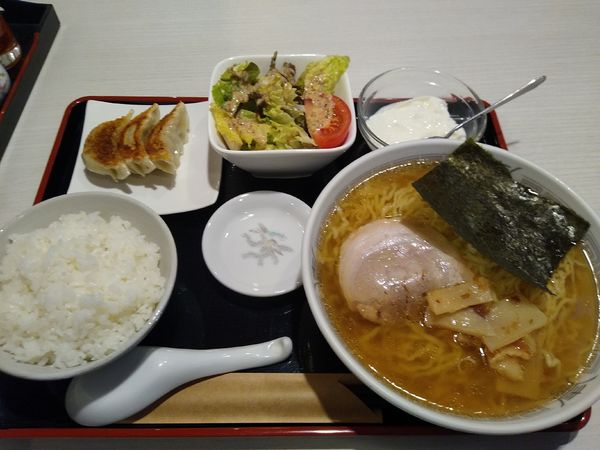 「醤油ラーメン605円 ラーメンA set 275円」@上海亭の写真