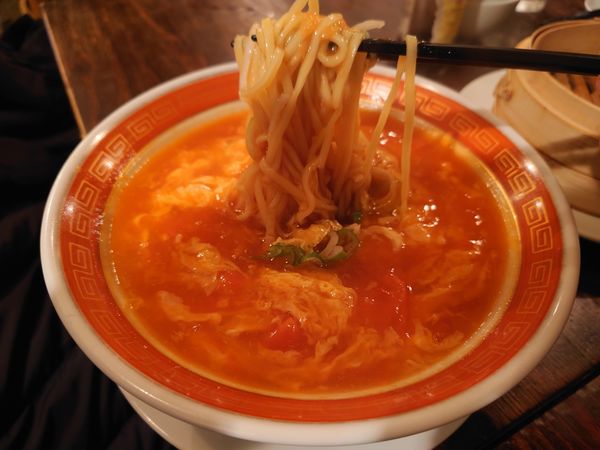 「トマト玉子麺880円＋ぷっくり餃子＆豚ガーリック炒飯 他」@タイガー亭 国分寺店の写真
