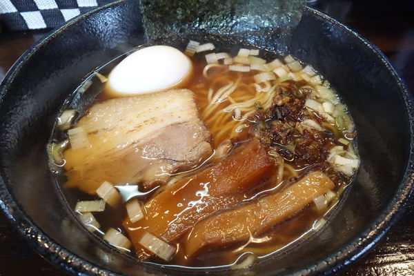 「醤油らーめん+味玉」@めじろの写真