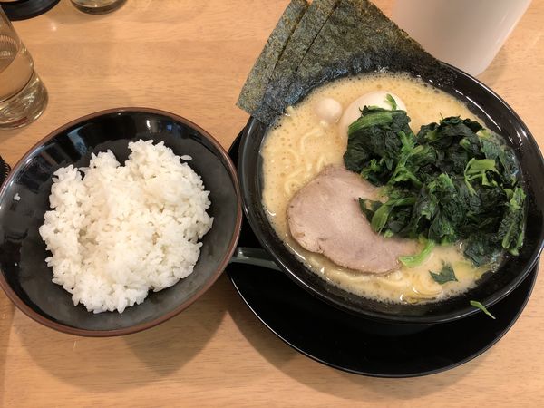 「ラーメン 麺の硬さ 普通　味の濃さ 普通　脂の量 普通」@横浜家系ラーメン 麺田の写真