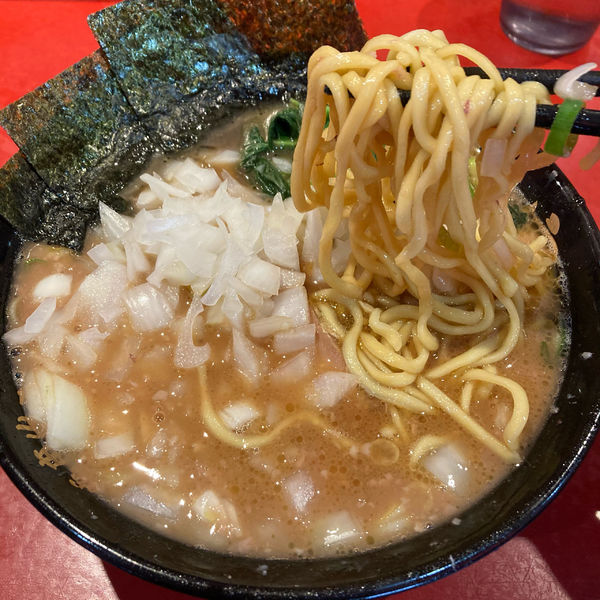 「ラーメン＋玉ねぎ＋味玉」@厚木家の写真
