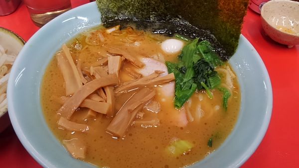 「ラーメン並、メンマ、モヤシ、ビール」@壱六家 上大岡店の写真