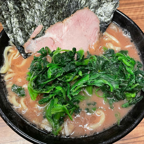 「ラーメン並 海苔 ほうれん草増し」@横浜家系らーめん 二代目 武道家の写真