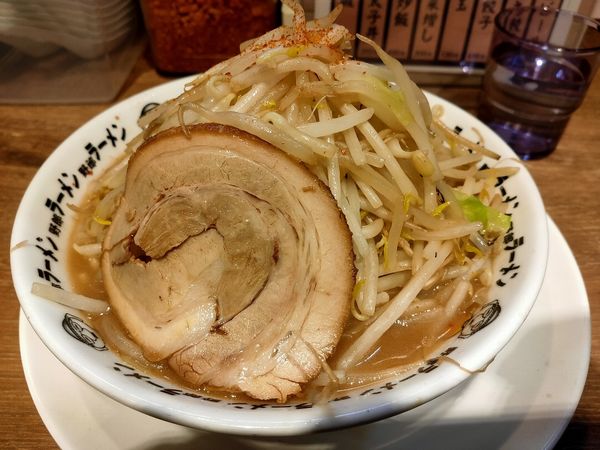 「豚骨野郎ラーメン 860円 野菜:焼き」@野郎ラーメン 錦糸町店の写真