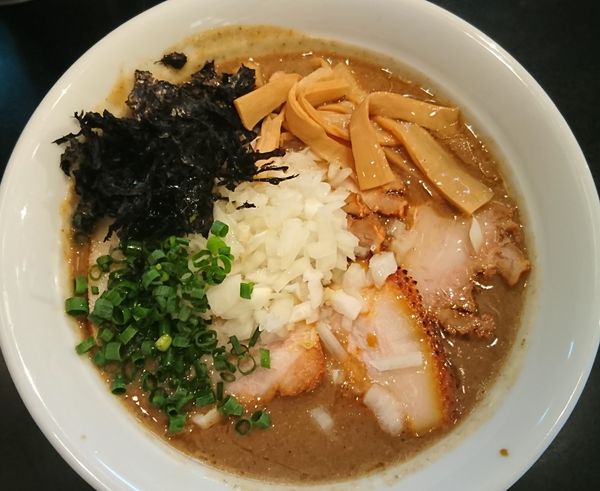 「【限定】佐助豚の特濃肉煮干らーめん ￥1000」@麺家 うえだの写真