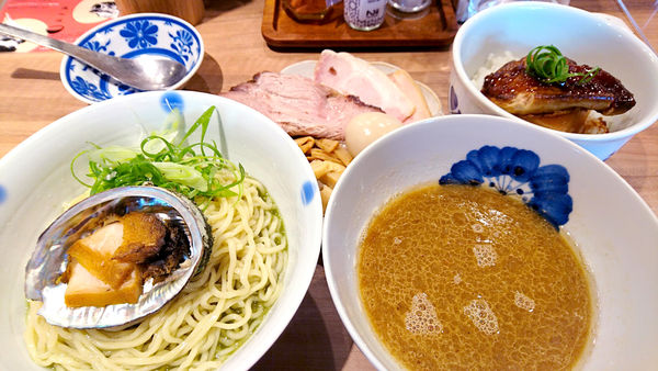 「【昼】3店コラボ：金華豚と鮑とあさりのつけ麺+フォアグラ丼」@Niiの写真