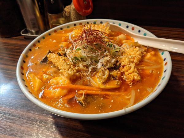 「海鮮旨辛胡麻あんかけWING麺」@らー麺 あけどやの写真