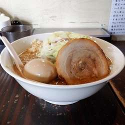 ＪＬＯＷ麺（二郎系ラーメン）