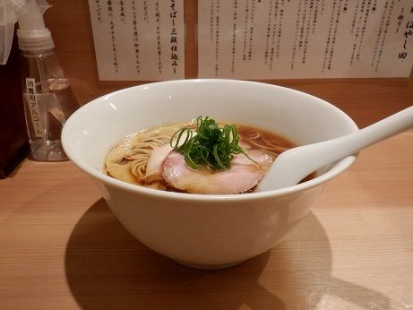 「醤油らぁ麺」@らぁ麺 はやし田 武蔵小杉店の写真