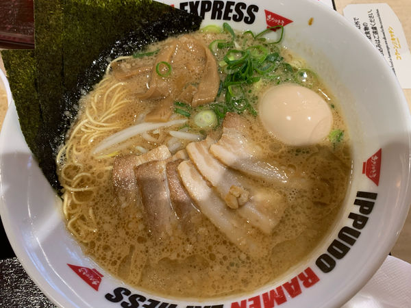 「博多流 スペシャルしょうゆ(1050円)」@IPPUDO RAMEN EXPRESS さいたま新都心コクーン店の写真