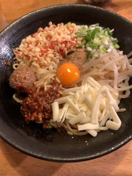 「月見まぜそば7種盛り（800円）」@琉家の写真