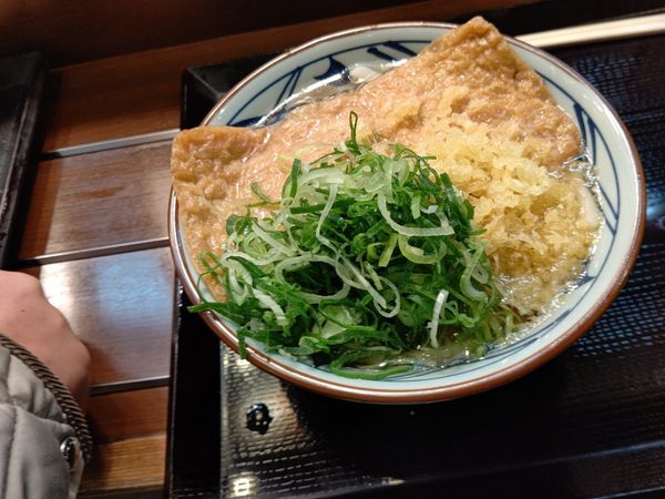 「きつねうどん(並盛)440円」@丸亀製麺 イーサイト高崎店の写真