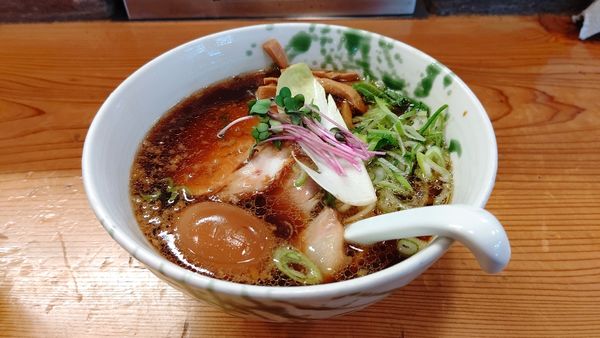 「醤油らーめん+味玉 880円」@ロ麺ズの写真