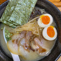 豚骨醤油らーめん