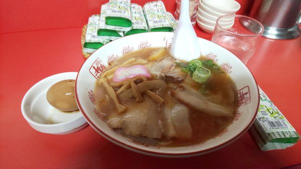 「特製中華そば、煮卵、早すし」@井出商店の写真