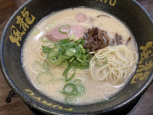 「とんこつラーメン¥650」@とんこつラーメン 博多風龍 大宮東口駅前店の写真