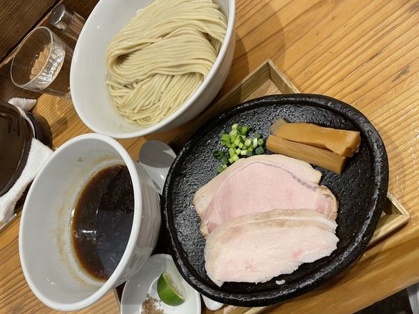 「醤油つけ麺(300g)+藻塩&すだち」@麺屋鈴春の写真