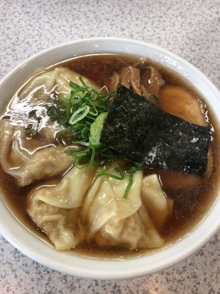 「醤油ワンタンめん」@支那そばや 鶴ヶ峰店の写真