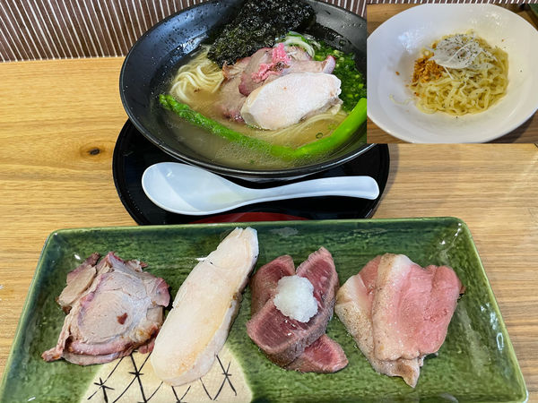 「鶏淡麗塩らぁ麺800円、肉4枚増し400円、和え玉350円」@らぁ麺 鬼滅の桜の写真