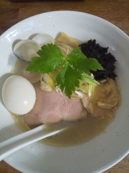 「貝塩拉麺(並)950円味玉110円」@麺屋 心羽の写真