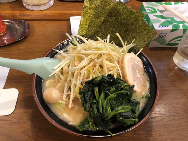 「ネギラーメン　麺硬め」@横浜家系ラーメンとりとんの写真