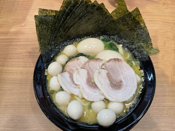 「MAXラーメン＋海苔増＋法菜増+鶉増x２+煮卵 x２＋ご飯大」@町田商店 本巣店の写真