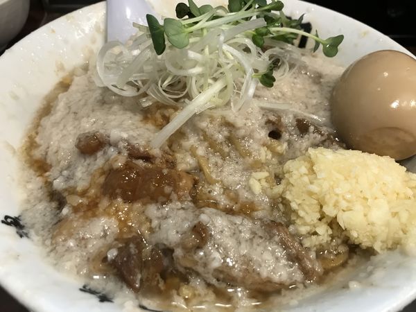 「油そば 870円 大盛 180円 刻みニンニク 50円」@らーめん潤 亀戸店の写真