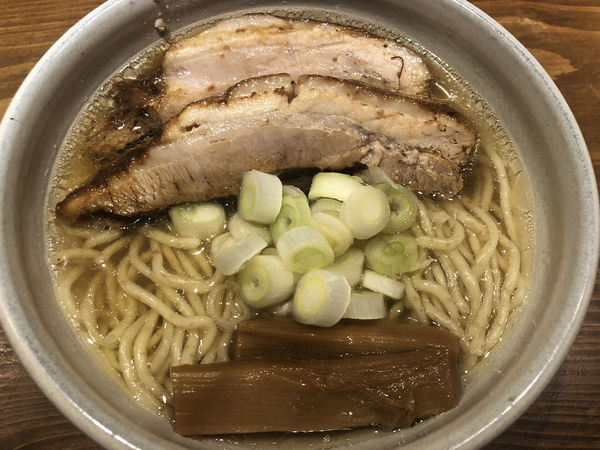 「らーめん macro、大盛、焼豚2枚のせ」@人類みな麺類 東京本店の写真